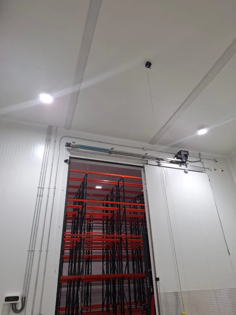 Acceso a la cámara frigorífica Narovec